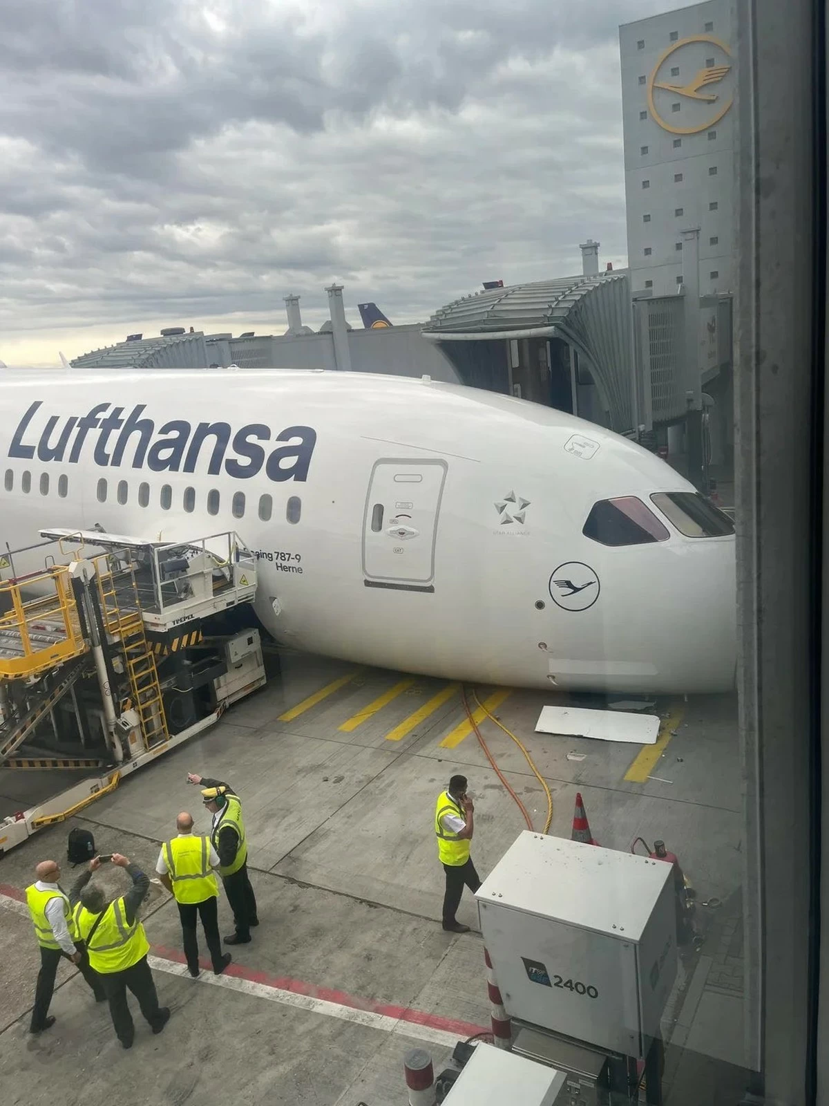 Boeing 787 Nose Gear Failure Strikes Again, This Time Lufthansa at Frankfurt Airport