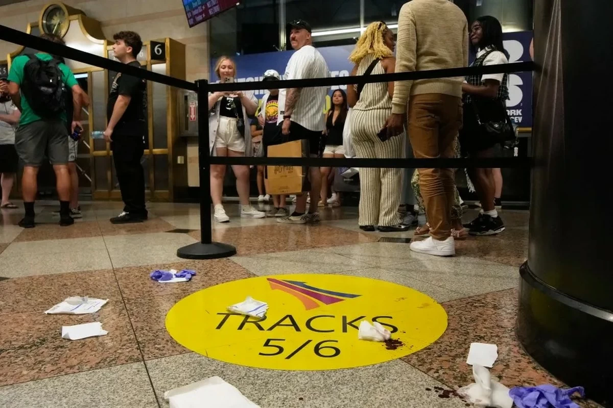 6 hurt in stabbings at New York&rsquo;s Penn Station with a suspect in custody: authorities