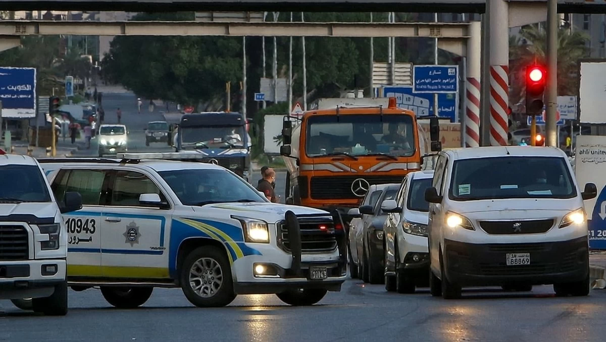2 Kuwaitis Detained for Speeding Up to 181 km/h as Egyptian Expat Faces Deportation Over Private Car Passenger Service