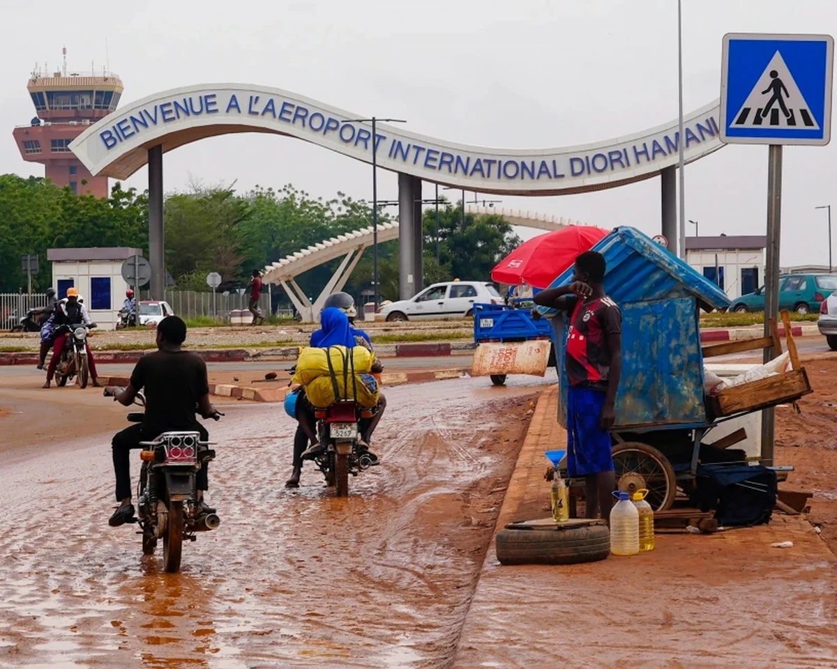 Gunmen attack Niger airport, killing 11 soldiers and 2 civilians