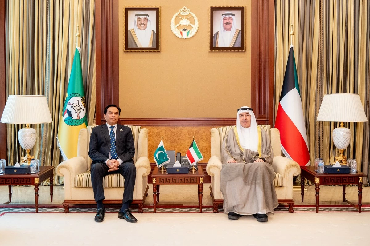 Kuwait National Guard Commander Receives Pakistani Ambassador