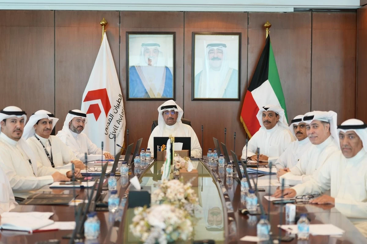 Defense Minister Reviews Kuwait Airport Expansion and Aviation Development Plans