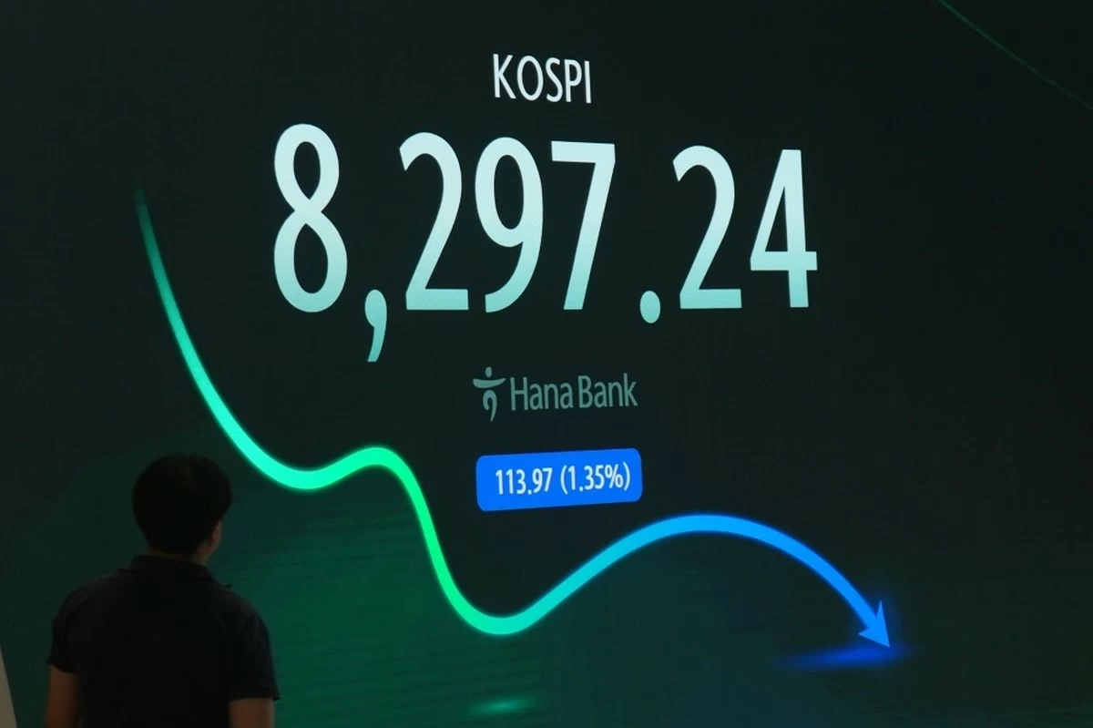 Asian shares are mixed as tech stocks fall in Japan and South Korea
