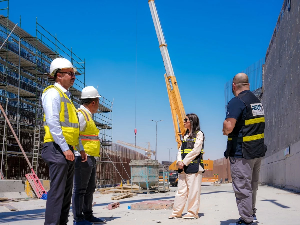 Kuwait's New airport road takes shape as minister inspects progress