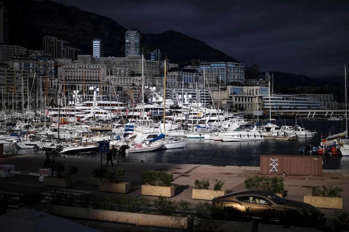 Explosion in Monaco injures 3 including Ukrainian tycoon, and suspected attacker flees to France
