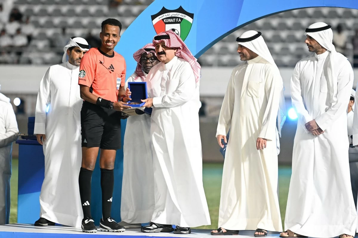 Sheikh Al-Yousef honors Somali referee Artan