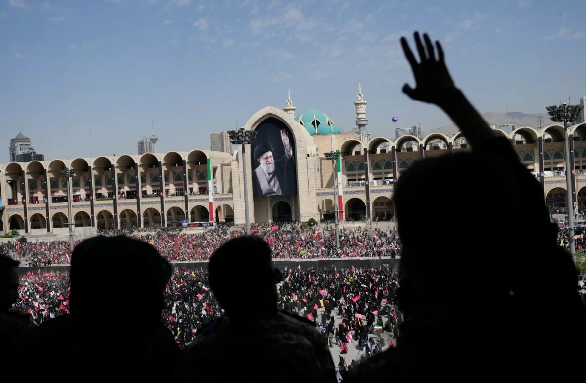 Trump Says US Gave Iran 'A Week Off' for Khamenei Funeral, While Funeral Crowds Vow Revenge Against US, Israel