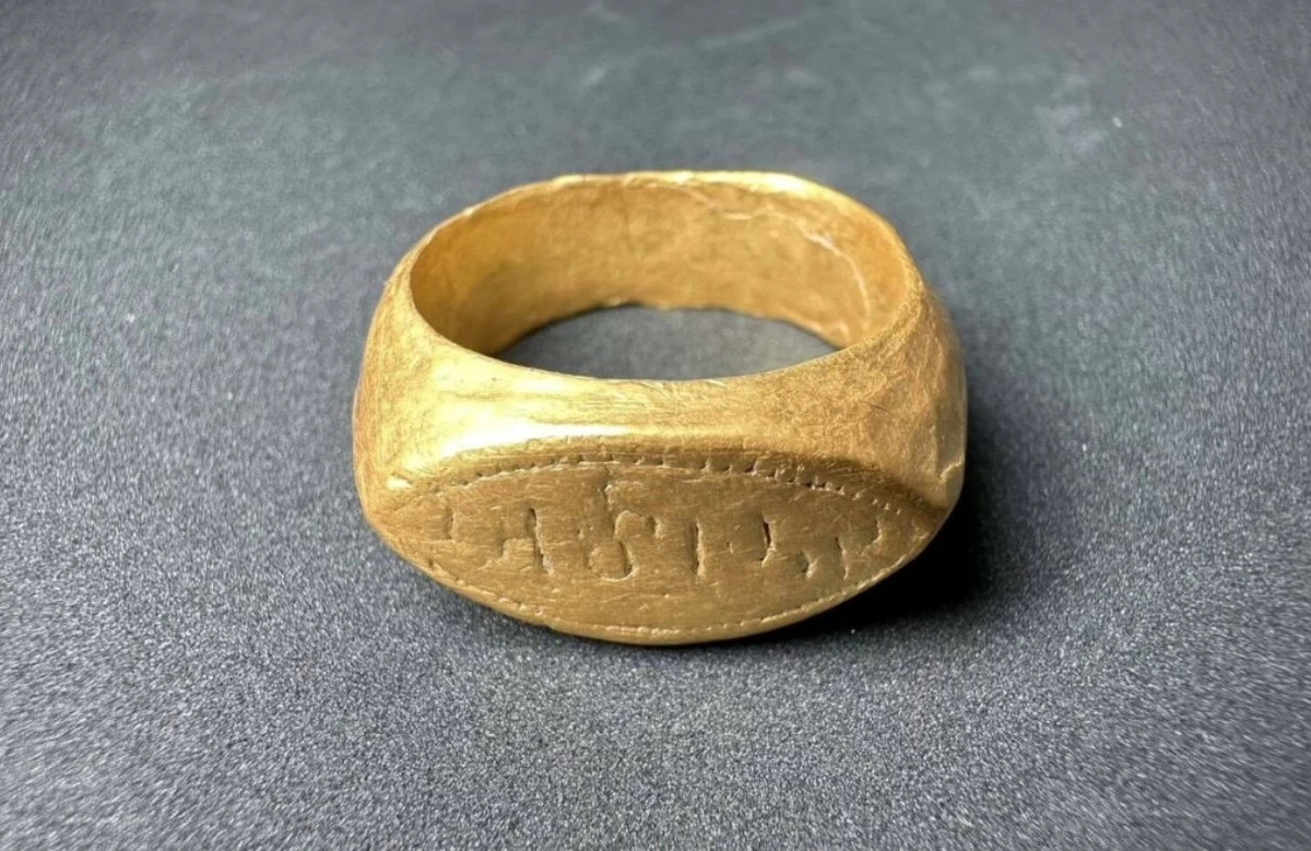 Thailand Finds 2,100-Year-Old Indian Gold Rings at Burial Site