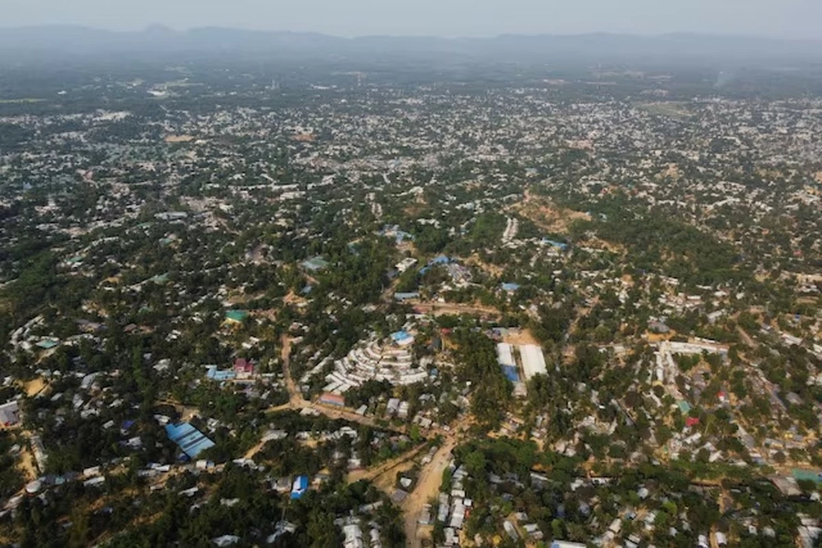Landslides in Bangladesh kill at least 8 Rohingya refugees