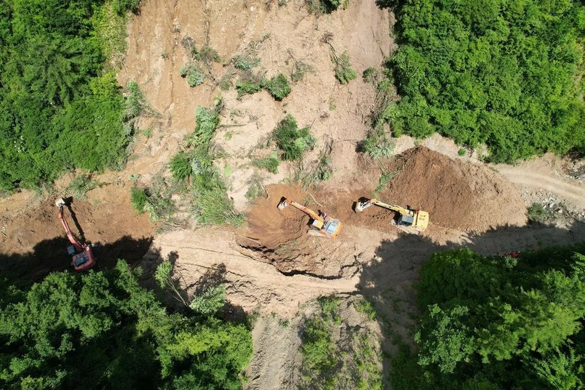 Landslide Kills 21 in Northwestern China