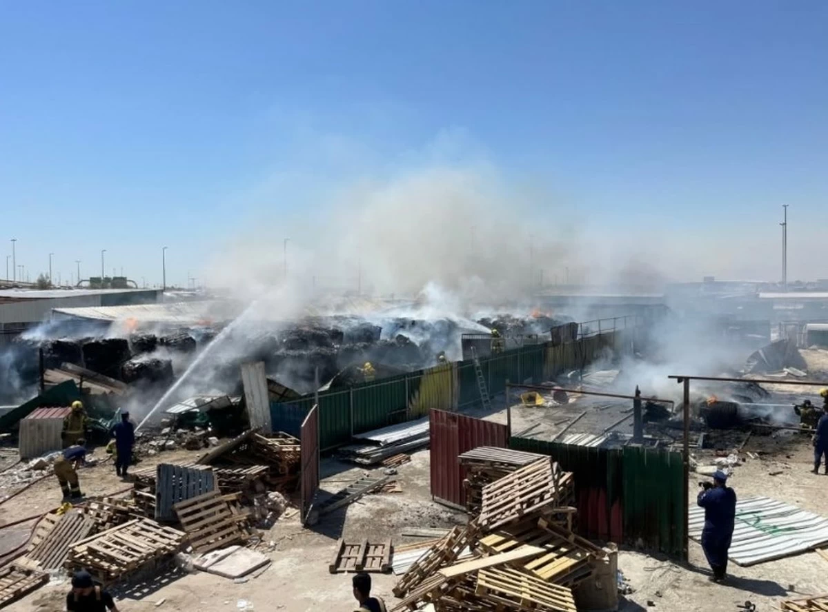 Firefighters Contain Warehouse Fire in South Khaitan