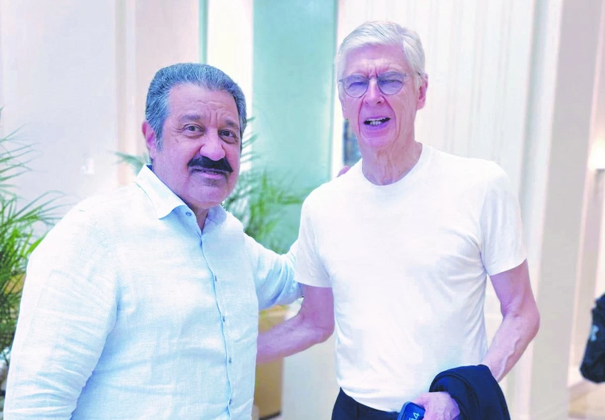 Sheikh Al-Yousef discusses Blue Academy plans with Wenger