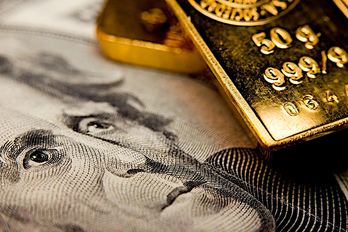 Gold vs. U.S. Dollar: Which Safe-Haven Asset Is Leading Today's Market?
