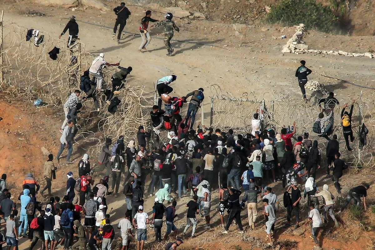 Nearly 2,000 Migrants Storm Into Ceuta in 10 Days, Spain Urged to Deploy Army