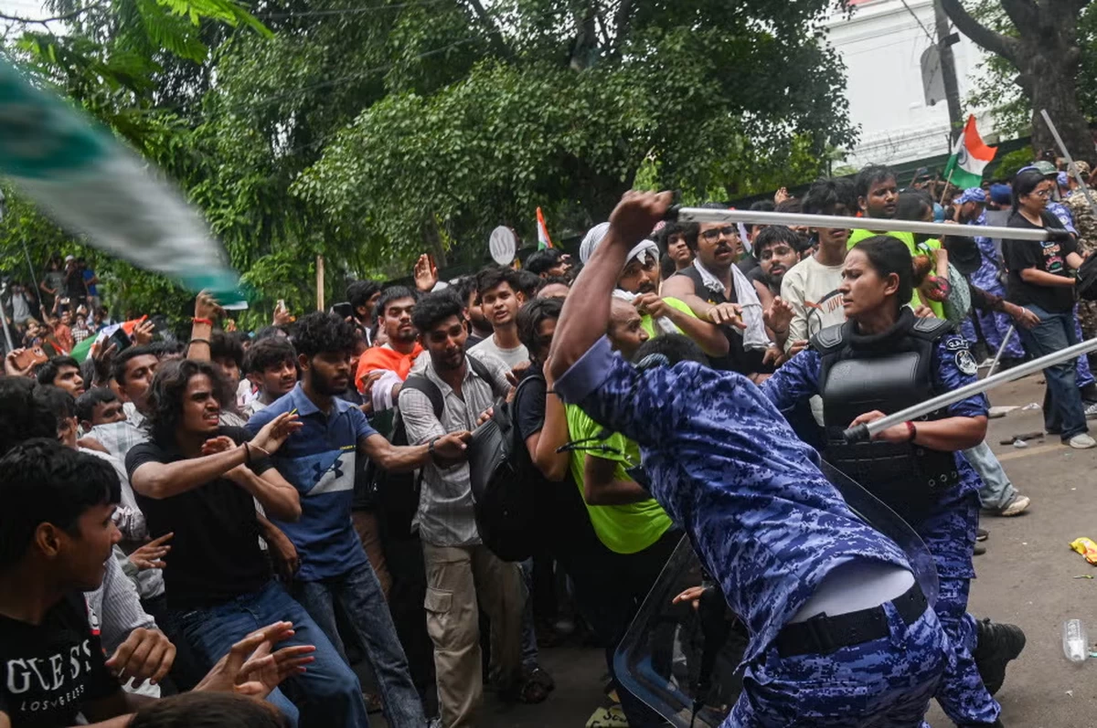 Poll Shows Many Indians Unhappy With Modi Government&rsquo;s Handling of Exam Scandals
