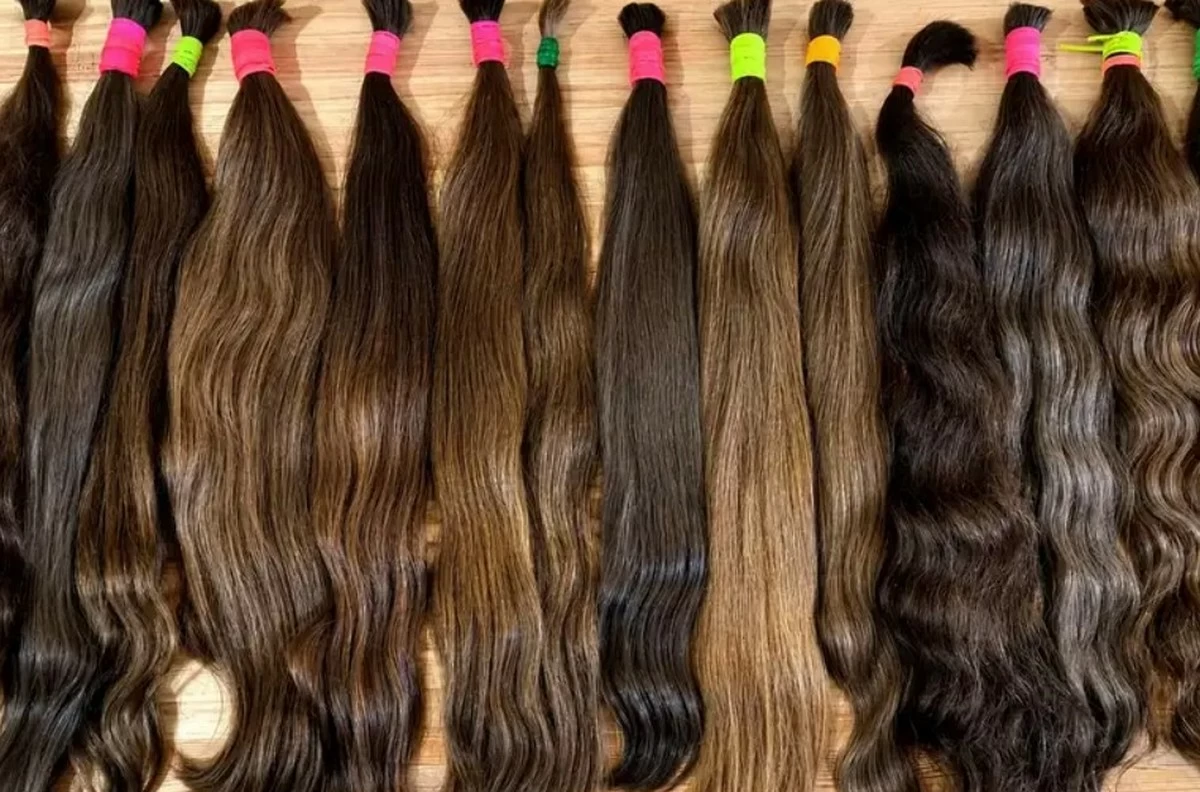 Iran&rsquo;s Economic Crisis Pushes Families to Sell Hair, Rent Laptops