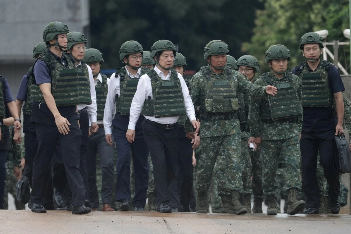 Taiwan Strengthens Wartime Readiness with President Joining Military Drill