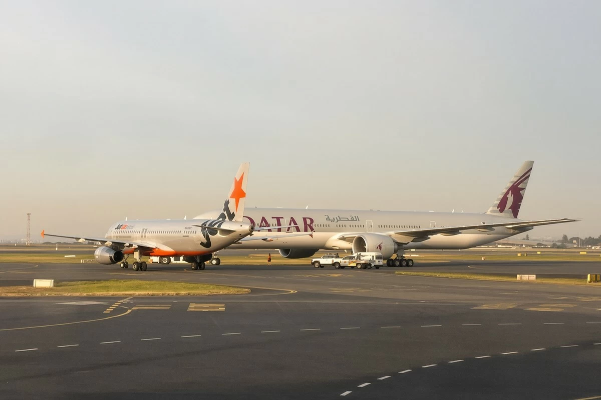 Jetstar Airbus narrowly avoids collision with Qatar Airways