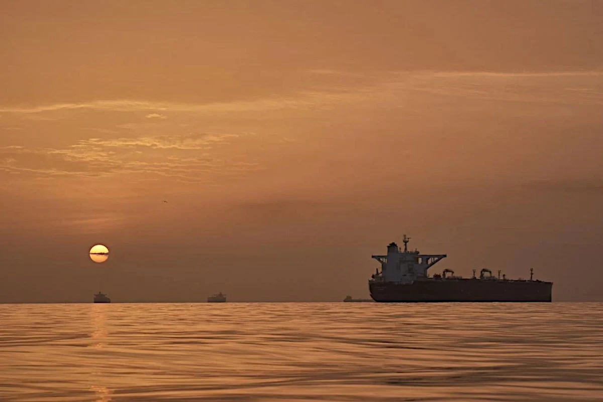 Strait of Hormuz Shipping Traffic Falls to One-Week Low as Iran Says Waterway Will Stay Closed Until War Ends