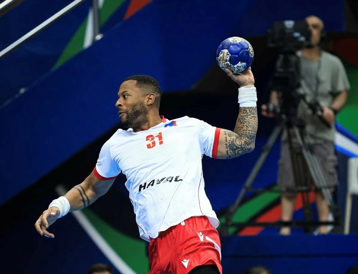 Burgan signs Angel Hernandez to boost Club World Championship campaign