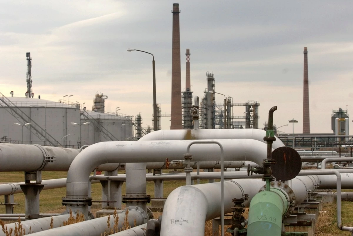 Is oil stable despite the loss of 18 Russian refining capacities?