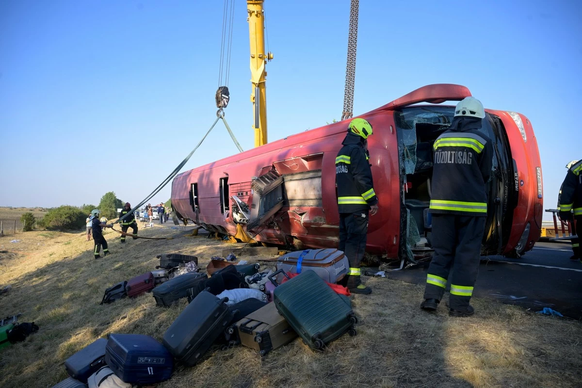 At least 12 killed as Polish tourist bus overturns in Hungary