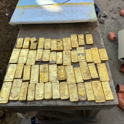 18-Year-Old Student Discovers Hidden €9 Million Gold Hoard While Digging Sewage Trench