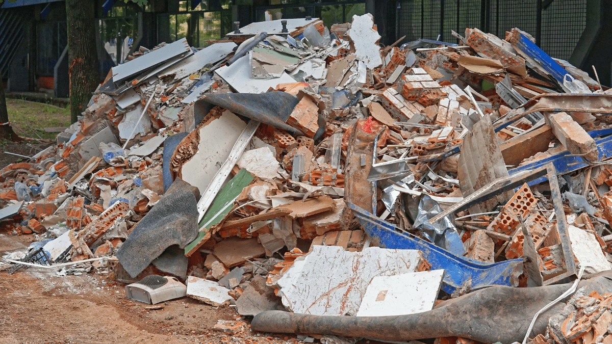 Contractor, owner responsible to remove construction debris