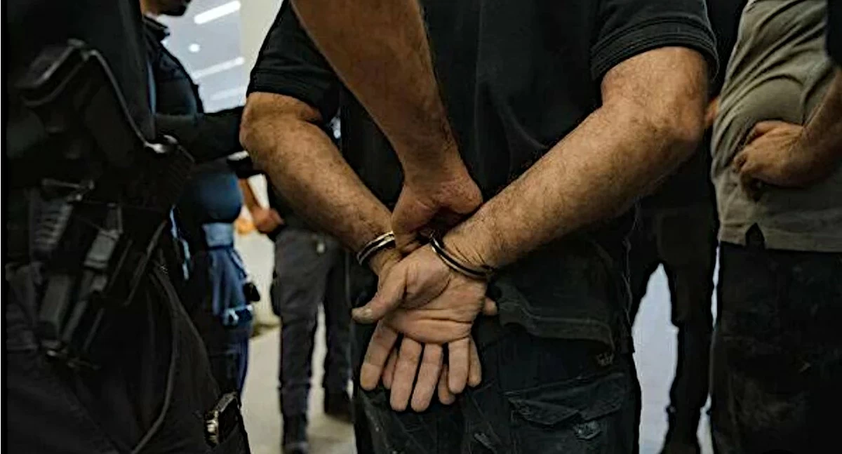 'Feared for My Life': Iraqi Wife Reports Kuwaiti Husband to Police Over Unlicensed Firearms