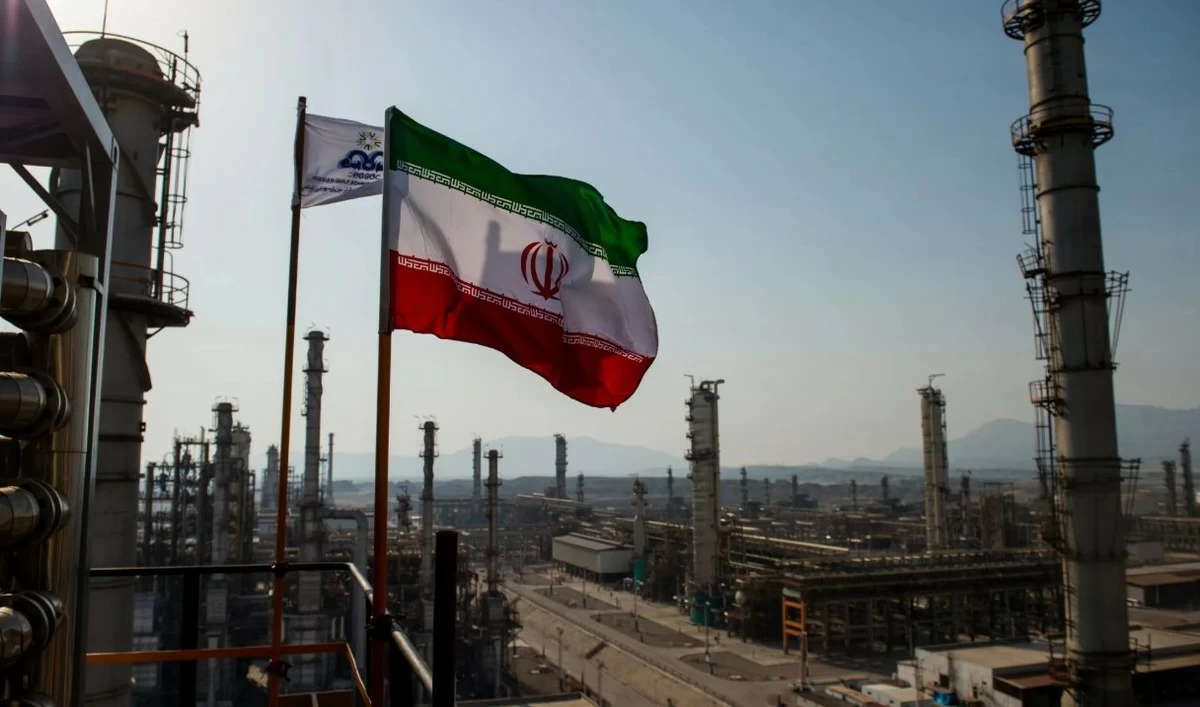 &lsquo;We Are Not Exporting Oil&rsquo;: Iran's Central Bank Admits Economic Lifeline Has Collapsed