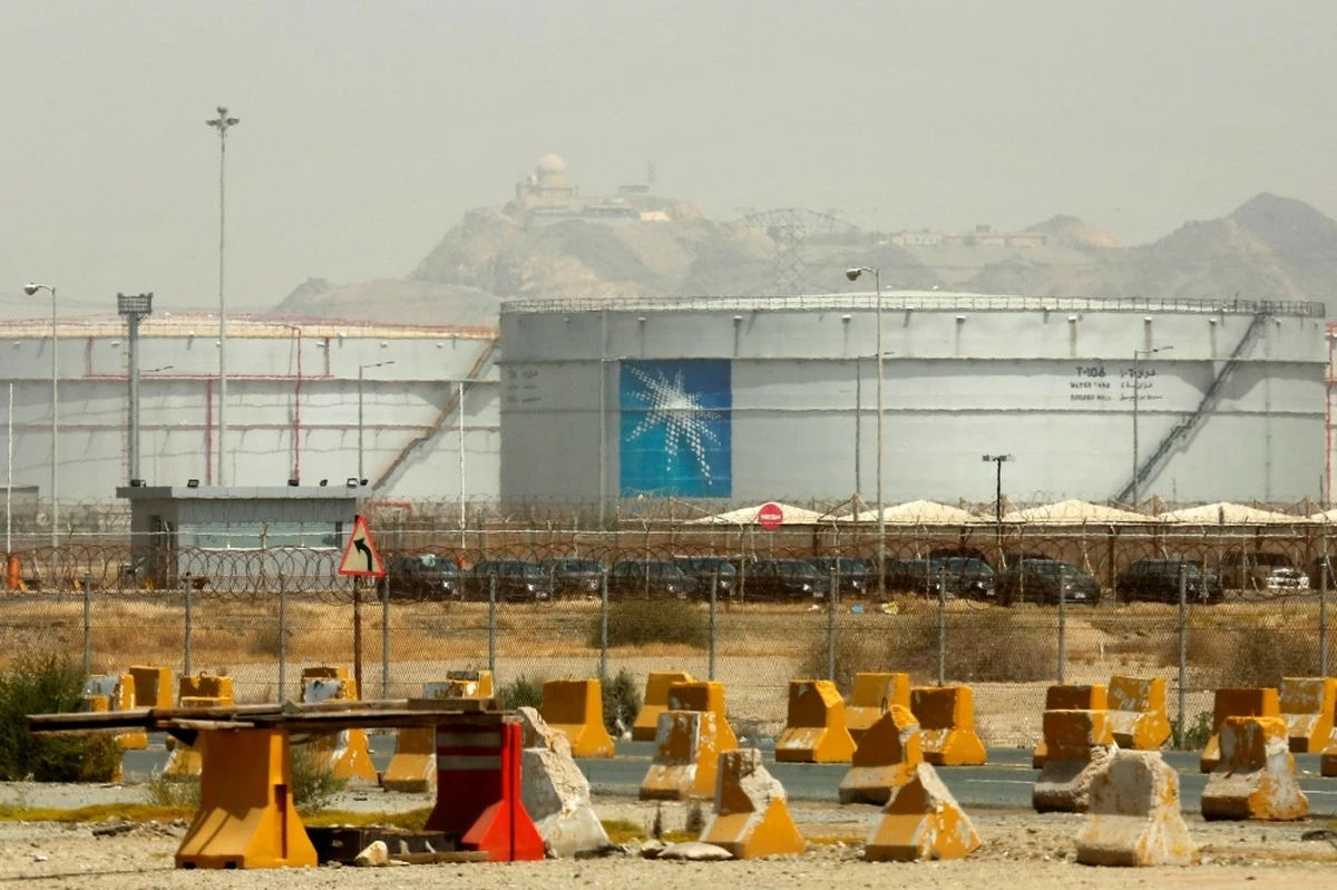 Saudi Aramco offers more oil to China outside Strait of Hormuz