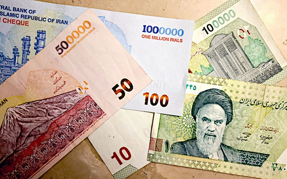 Iran blames US sanctions as riyal plunges to record low against dollar