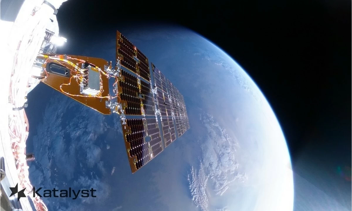 Rescue satellite gets close to NASA's doomed telescope, even if it can't save it