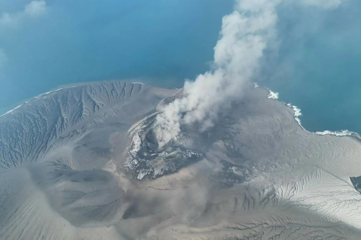 Indonesia cancels flights at Jakarta airport and others as Anak Krakatau volcano erupts