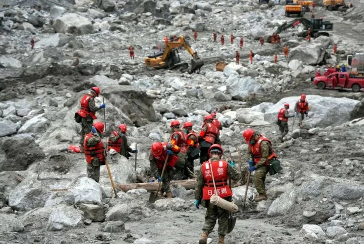 China Landslides Leave Six Dead, Nine Missing as Rescue Efforts Continue