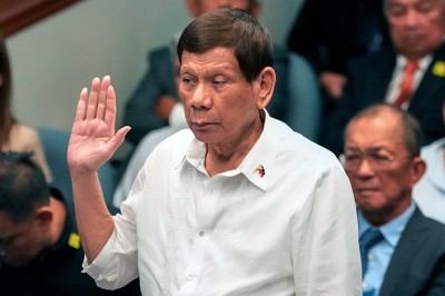 Der ehemalige philippinische Präsident Rodrigo Duterte erscheint vor ...