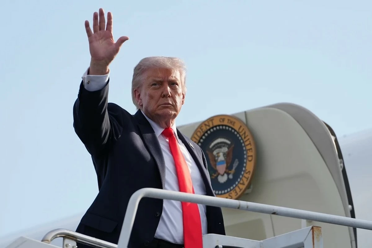 Trump warns of &lsquo;very big things&rsquo; as Iran war decision looms