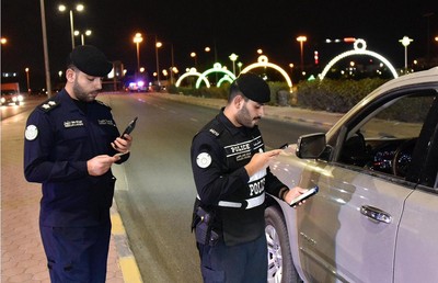 Kuwait traffic authorities issue 28,890 violations, arrest 243 wanted ...