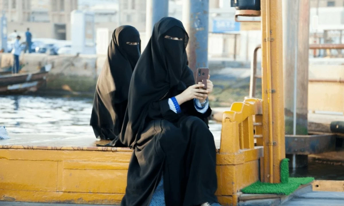 Italy approves school decree banning face coverings (Burqa)