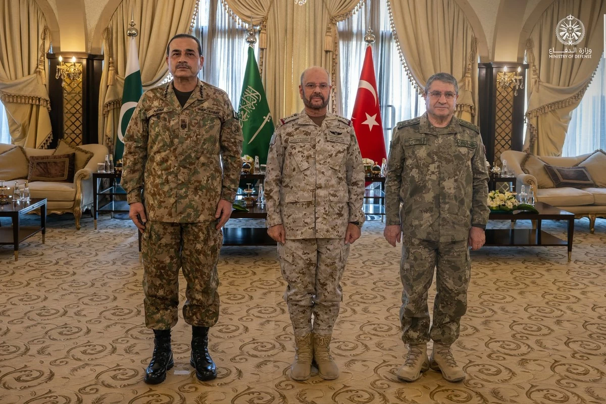 Saudi Arabia, Pakistan and Turkey pledge stronger military cooperation after Mecca attacks