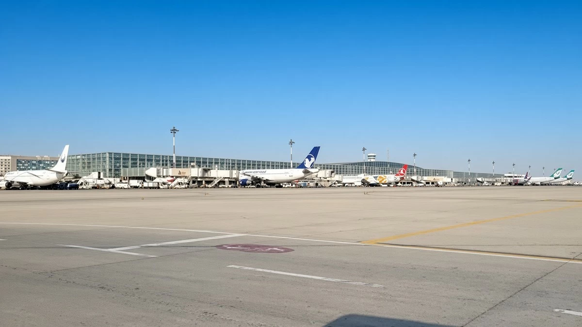 Iranian Airlines Face Sanctions, Hardline Newspaper Threatens Neighboring Airports