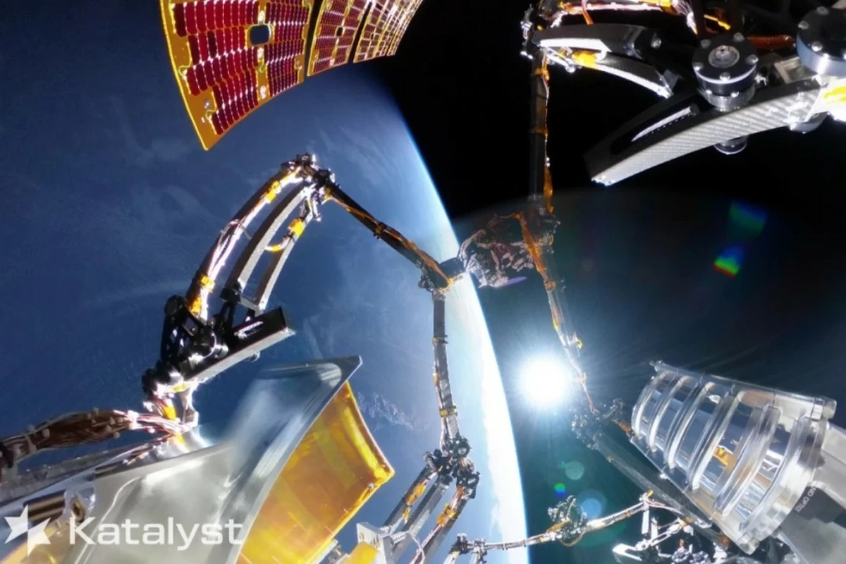 Private spacecraft falls back to Earth after failing to rescue aging NASA telescope
