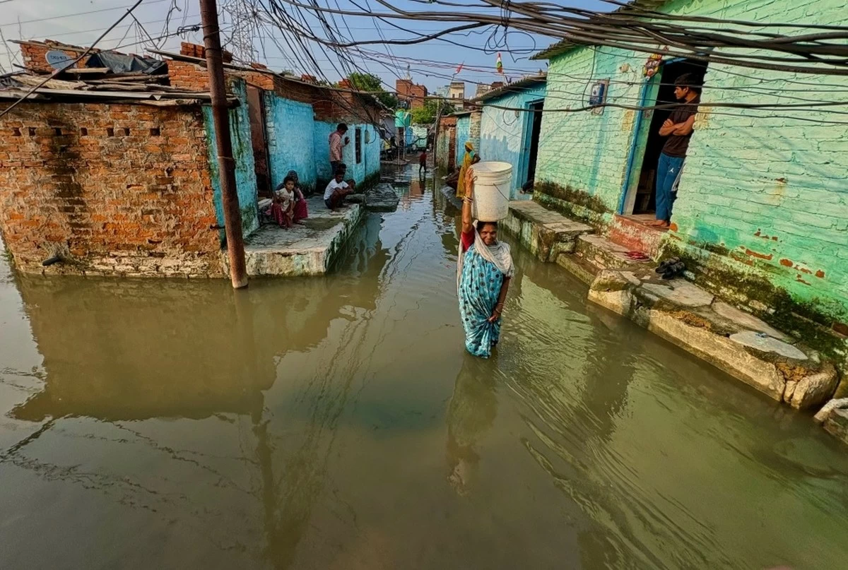 Heavy rain and flooding kill at least 62 in northern India