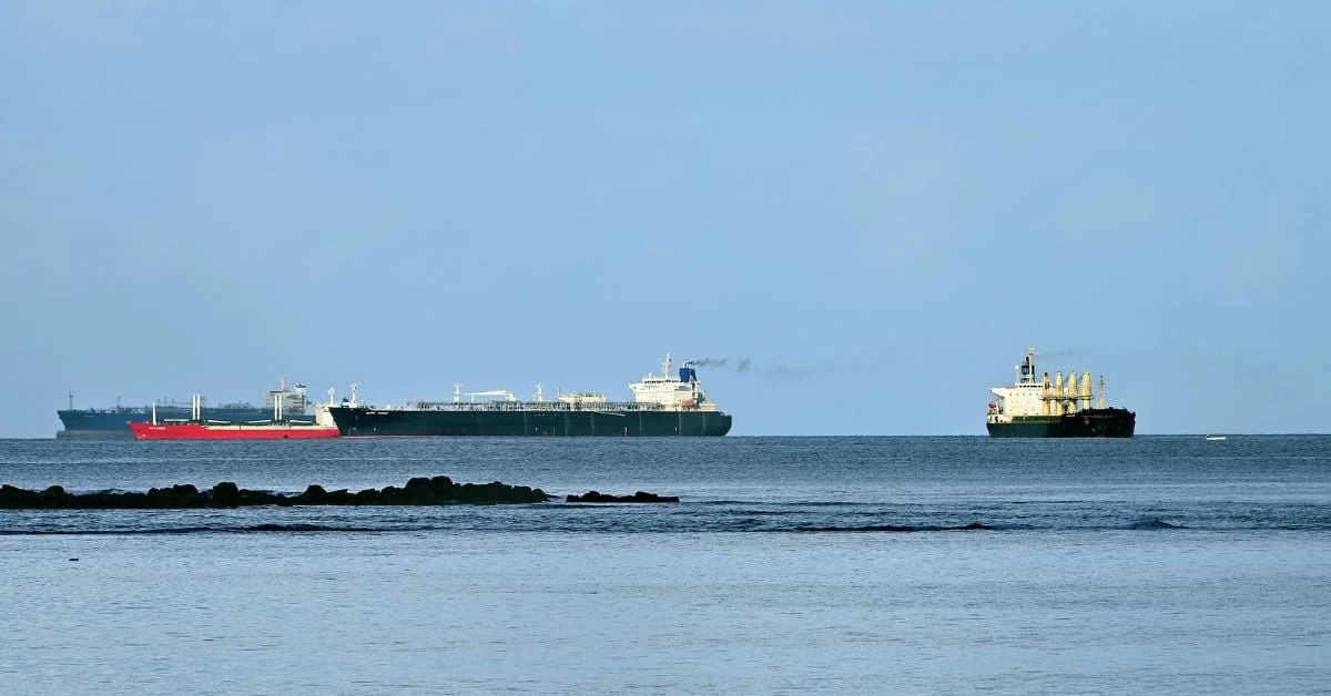20 Iranian oil tankers stranded off Sri Lanka as supplies run short, WSJ reports