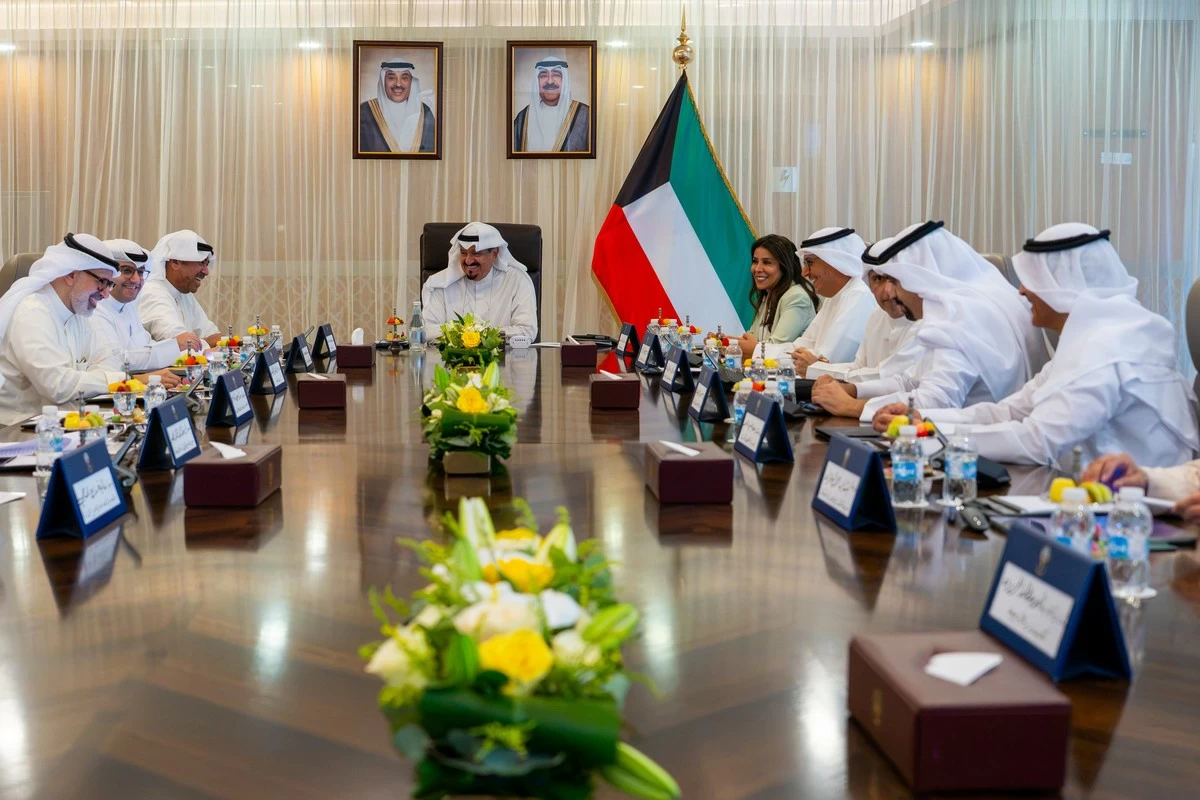 PM urges all-out push to advance major projects