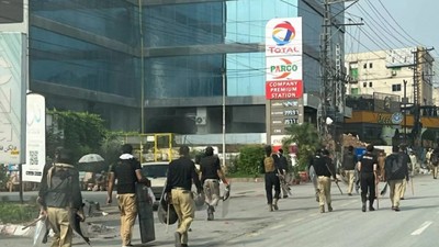 Pakistan Suspends Imran Khan's Party-Led Provincial Government ...