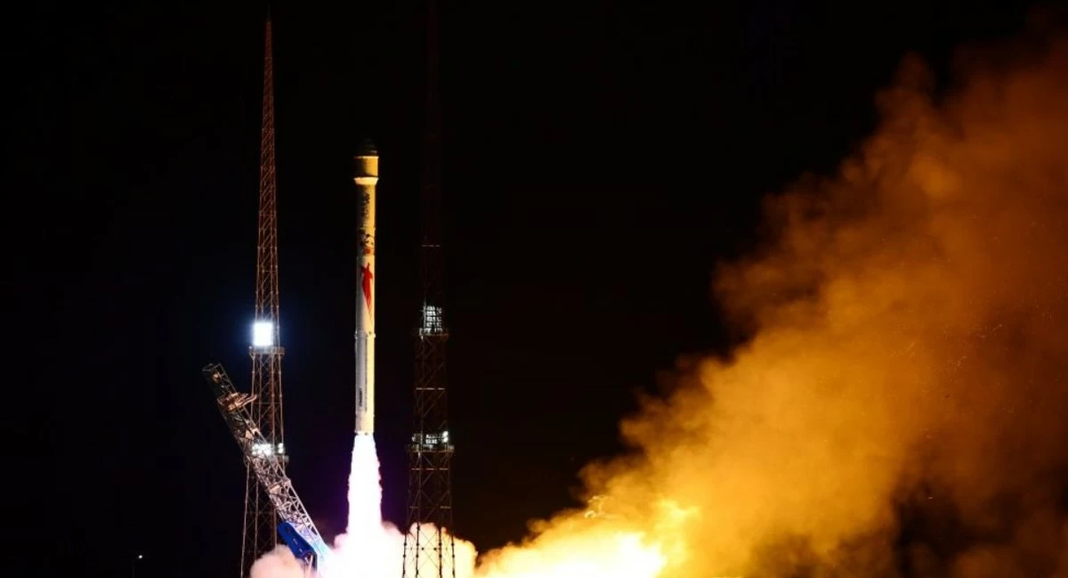 China's Zhuque-2E rocket launches 10 satellites into space
