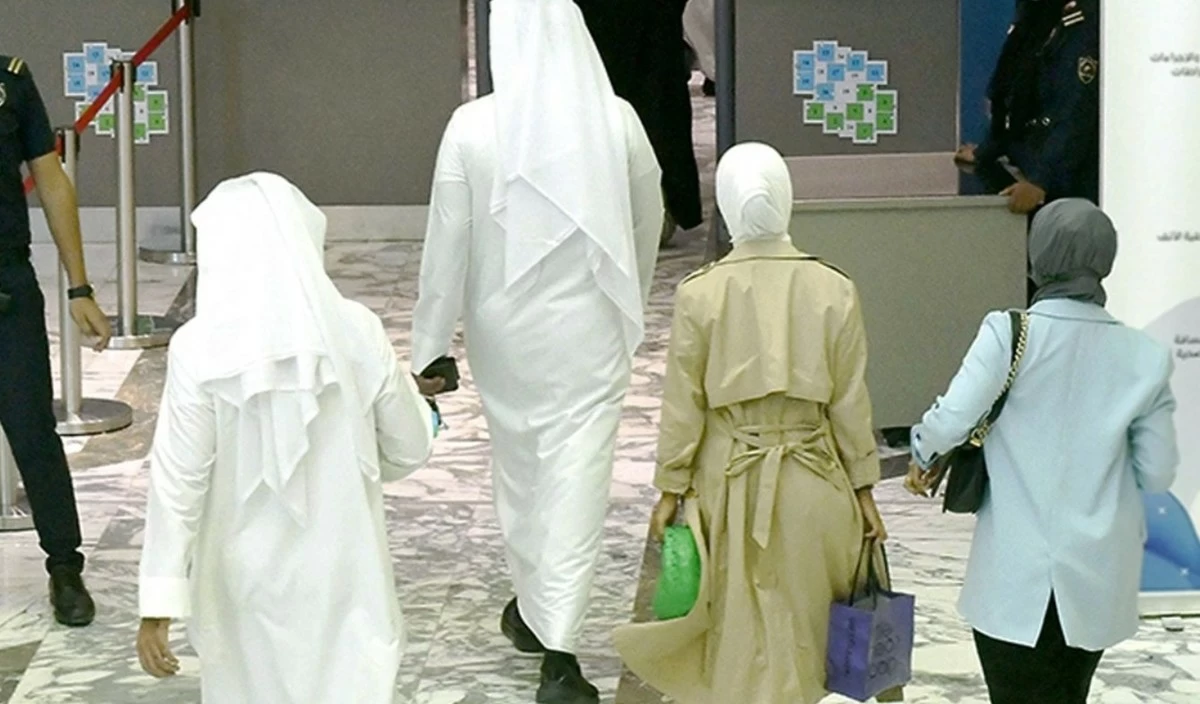Kuwait Ministry of Communications Sets Dress Code Rules for Employees