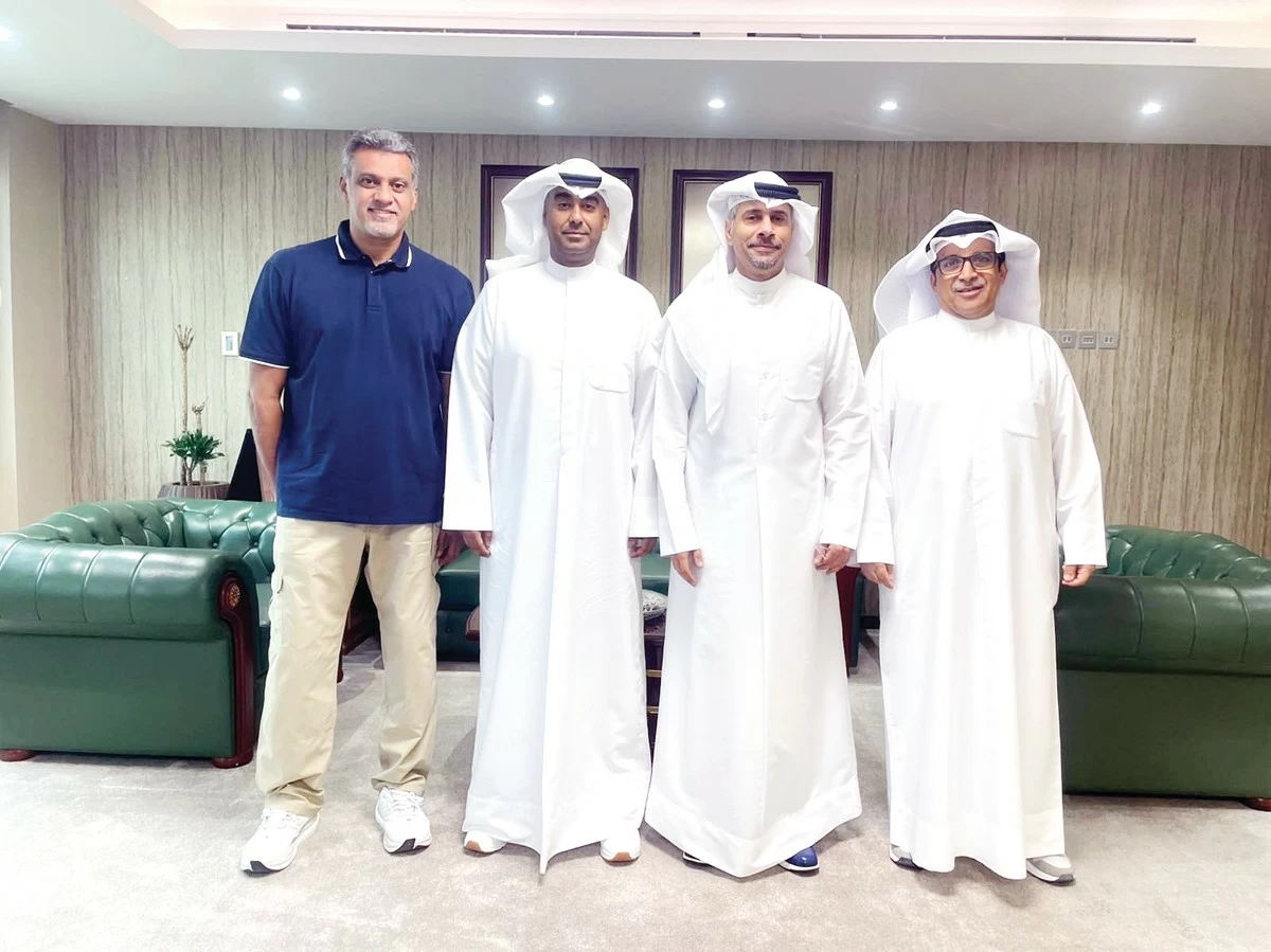 Sports Minister discusses volleyball development with federation officials
