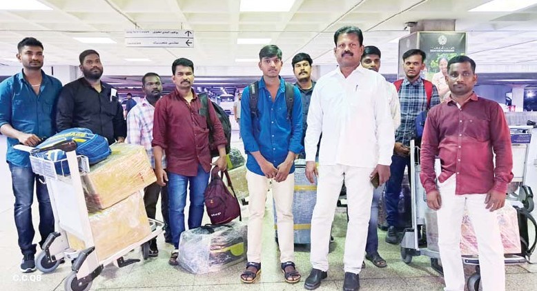 Indian Embassy in Kuwait Repatriates Group of 20 Stranded Workers